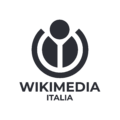 Logo Wikimedia Italia verticale nero.svg